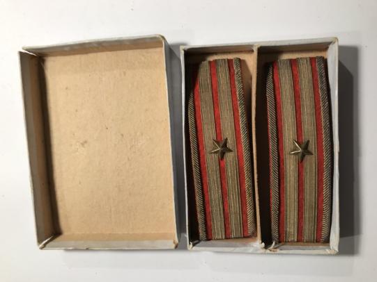 Major shoulder boards