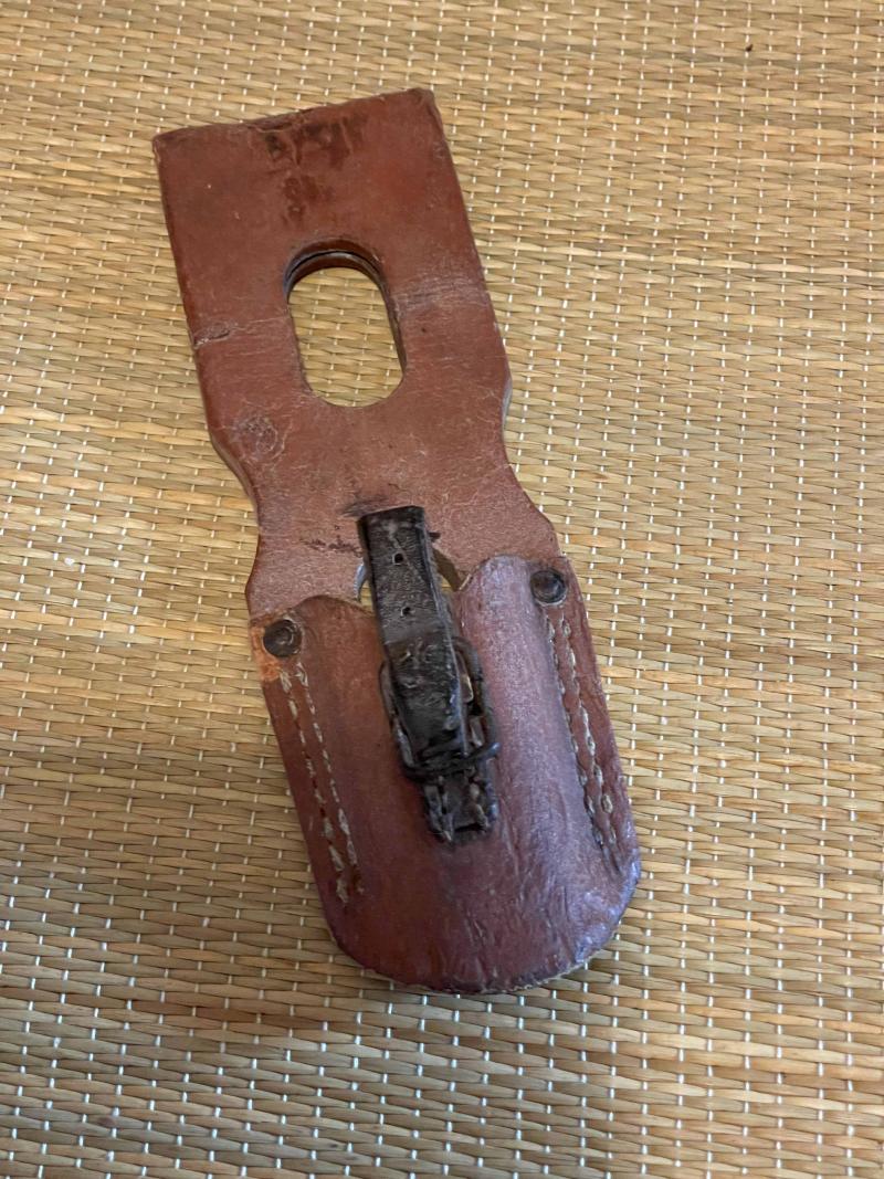 Bayonet frog